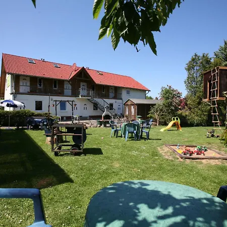 Charming Bungalow With Garden Near Sea In Feriehus
