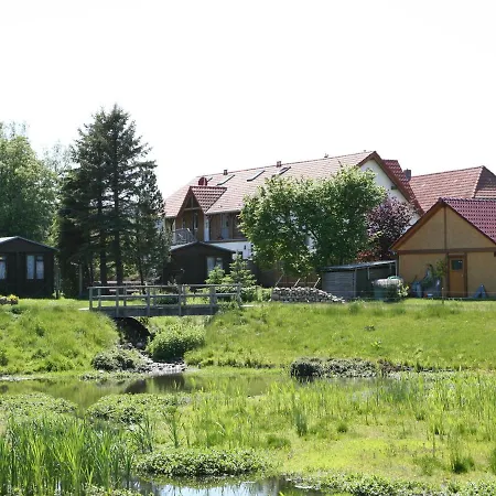 Feriehus Charming Bungalow With Garden Near Sea In *